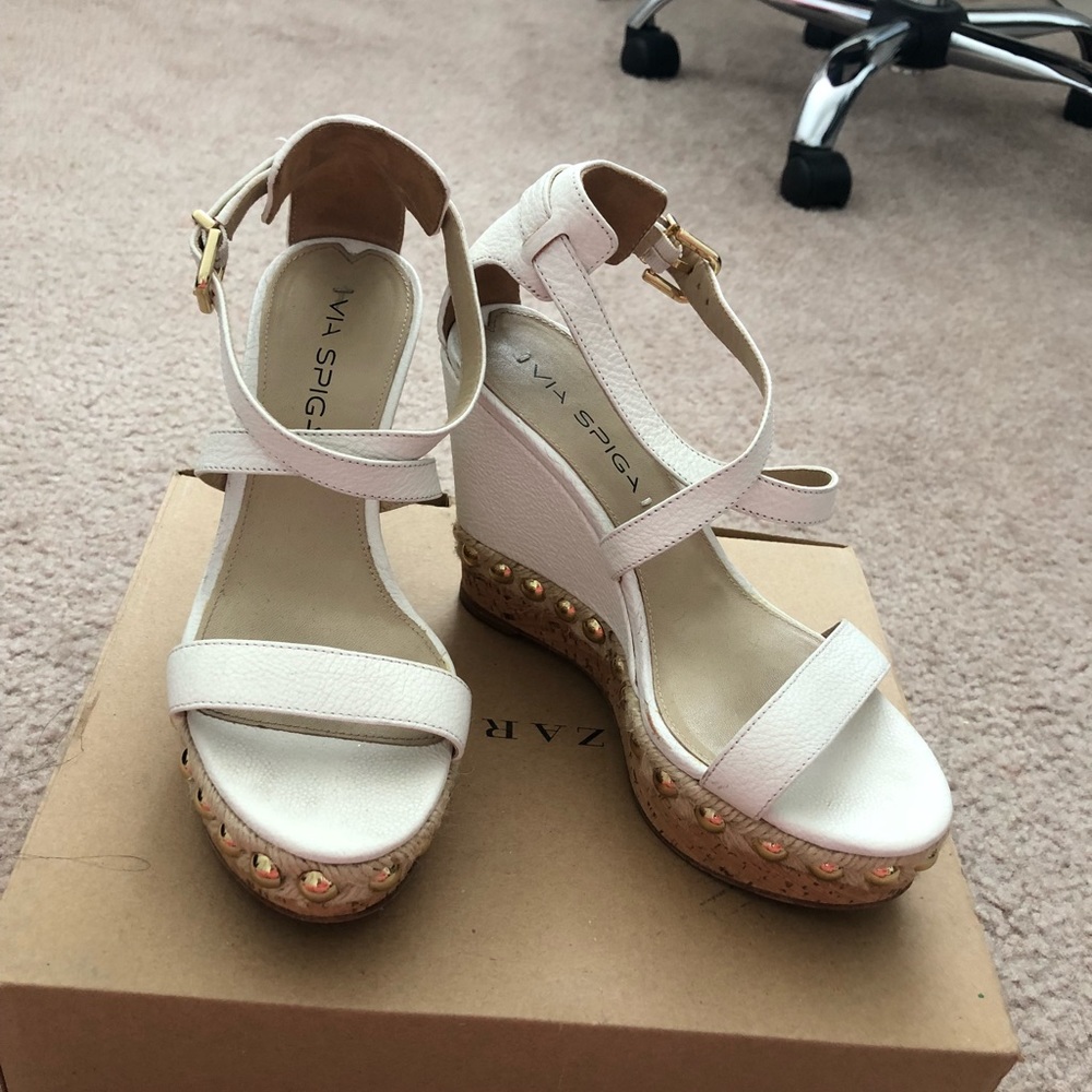White wedges